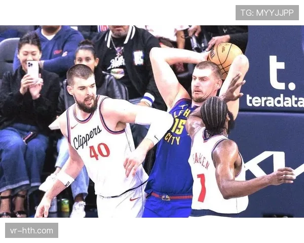 掘金击败快船,约基奇三双带动球队进攻效率飙升至赛季单场第三高。 掘金击败快船,约基奇三双带动球队进攻效率飙升至赛季单场第三高。